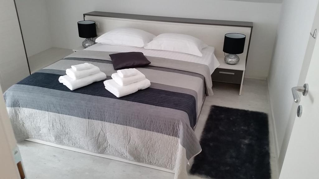 Apartments Sanja Trogir Ngoại thất bức ảnh
