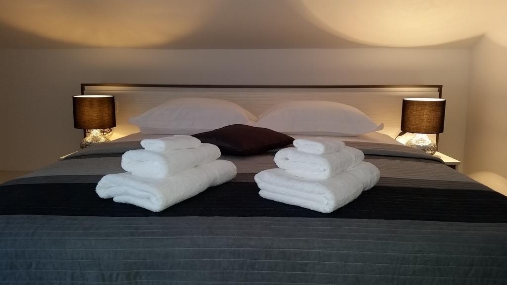 Apartments Sanja Trogir Ngoại thất bức ảnh
