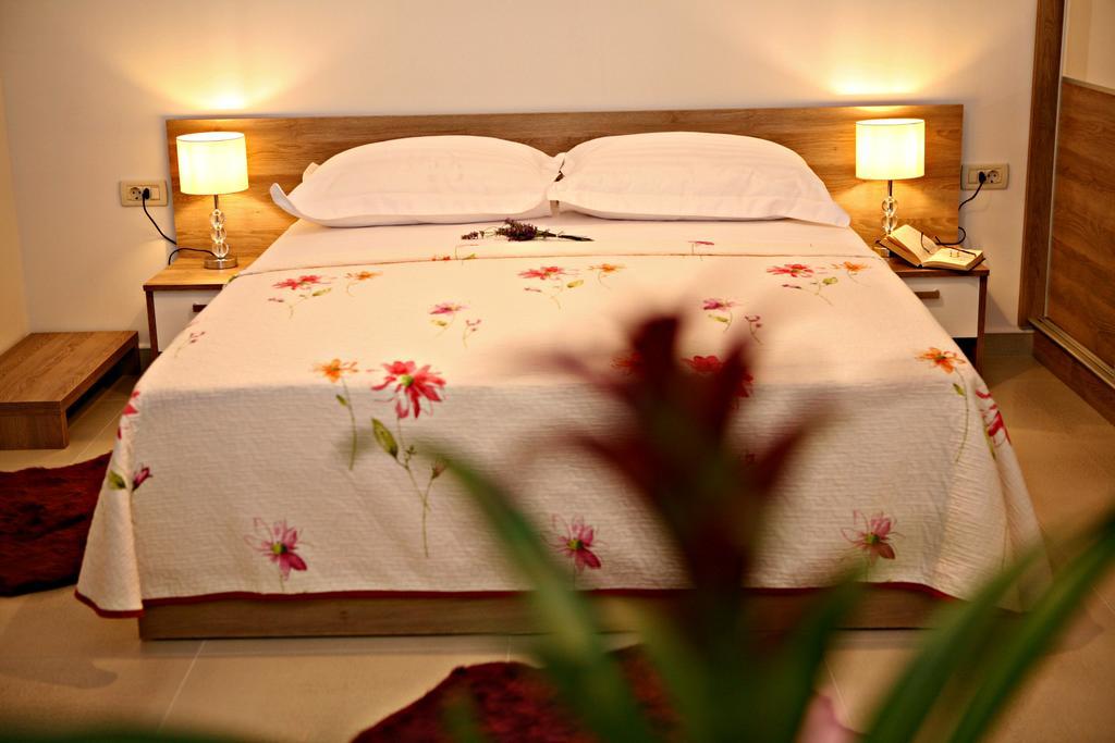 Apartments Sanja Trogir Ngoại thất bức ảnh